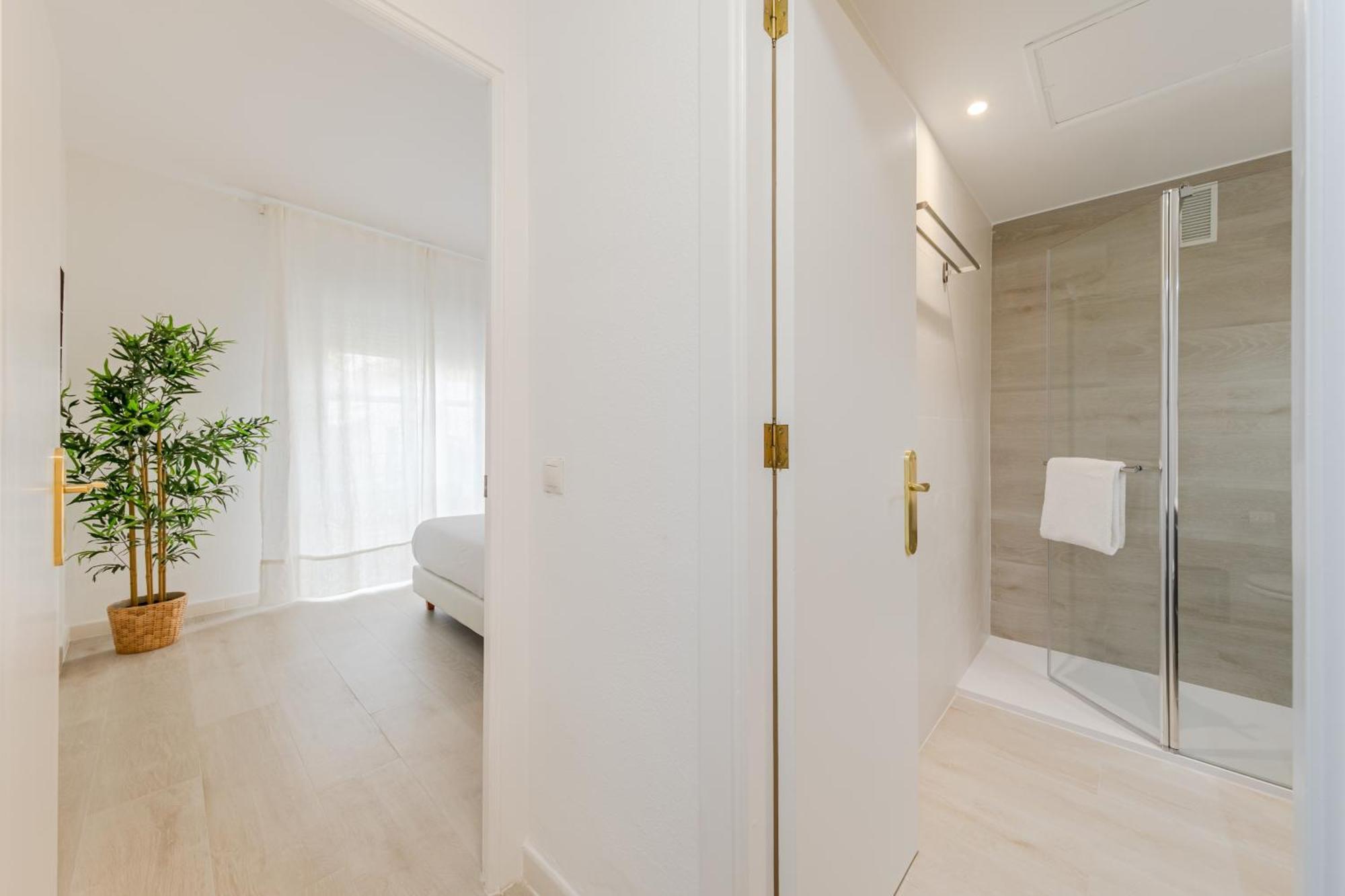 Isg Apartments Becquer Free Parking Inside The Building Sevilla Exterior foto