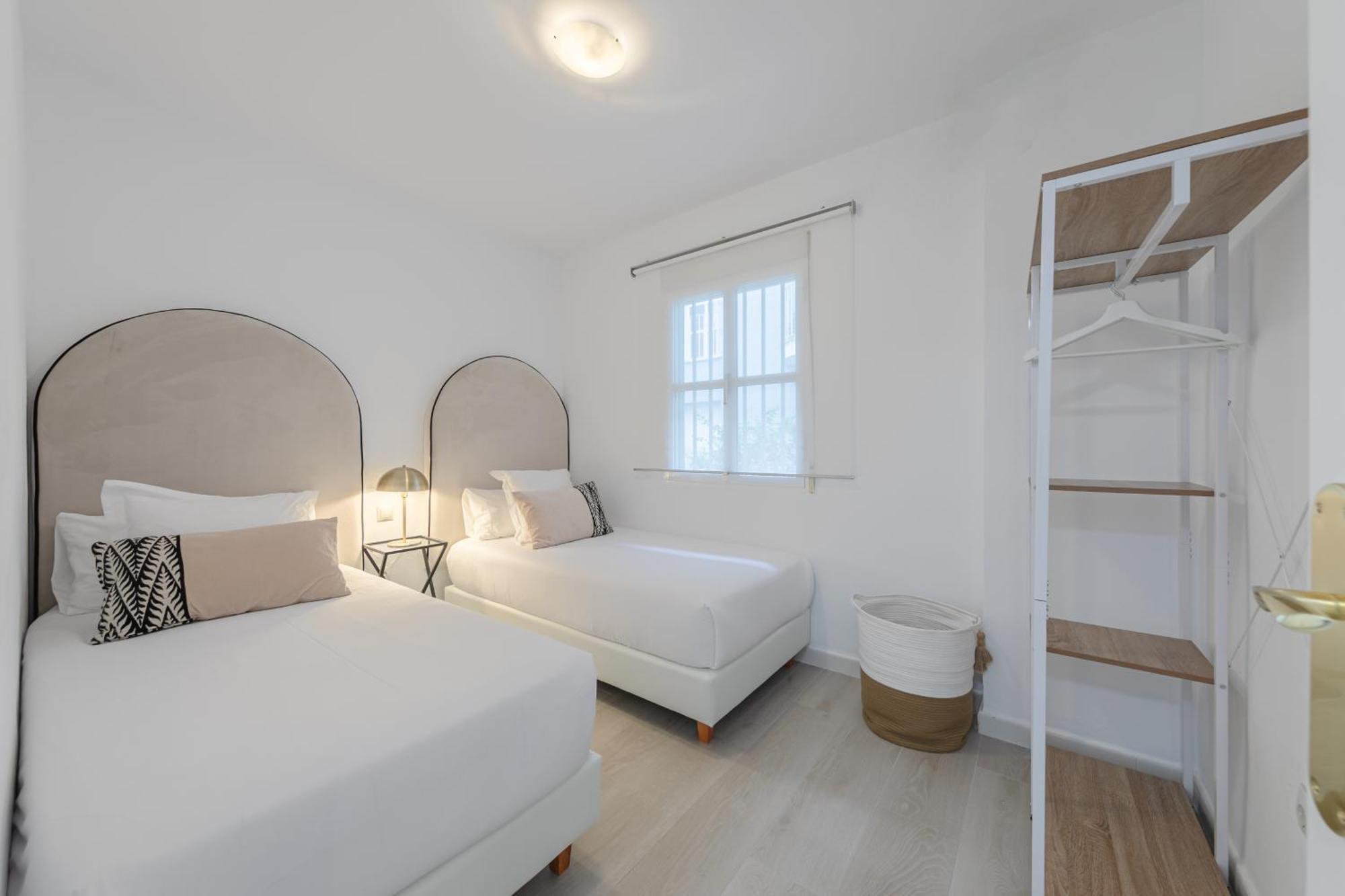 Isg Apartments Becquer Free Parking Inside The Building Sevilla Exterior foto